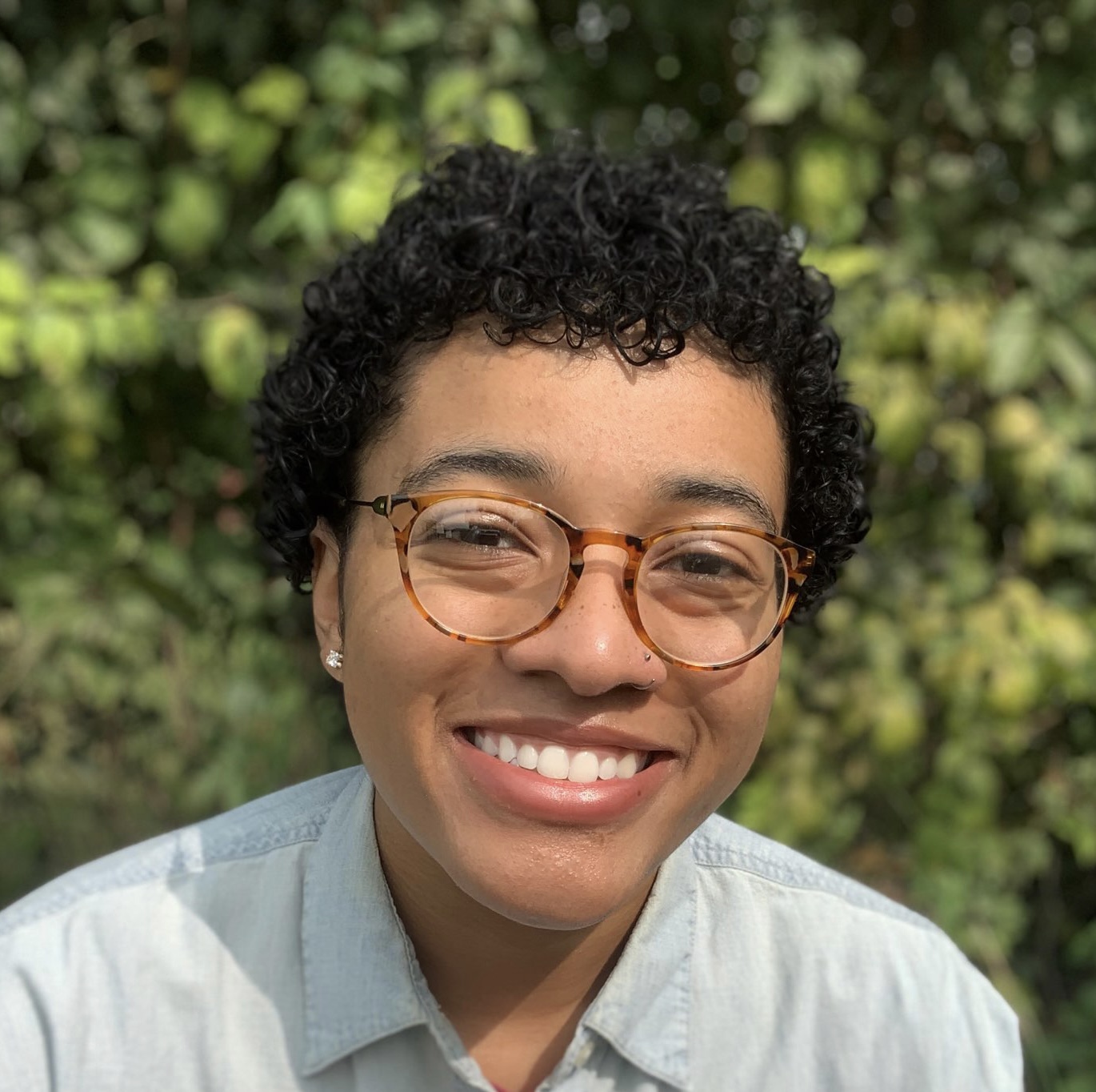 Picture of Amira with short hair smiling
